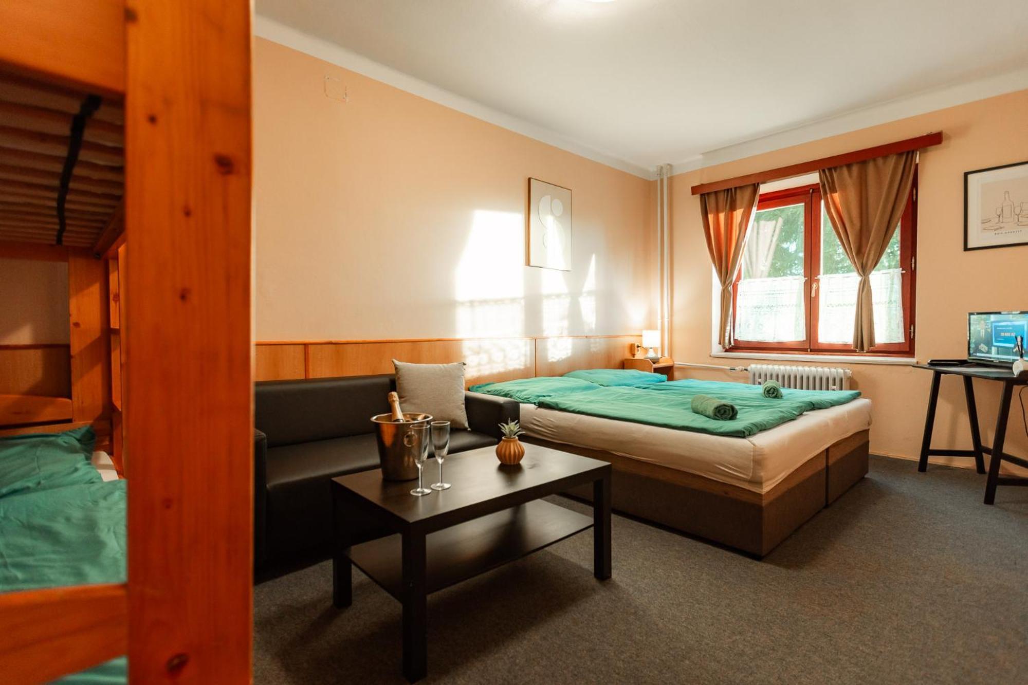 Hotel Rozkos Česká Skalice Zimmer foto